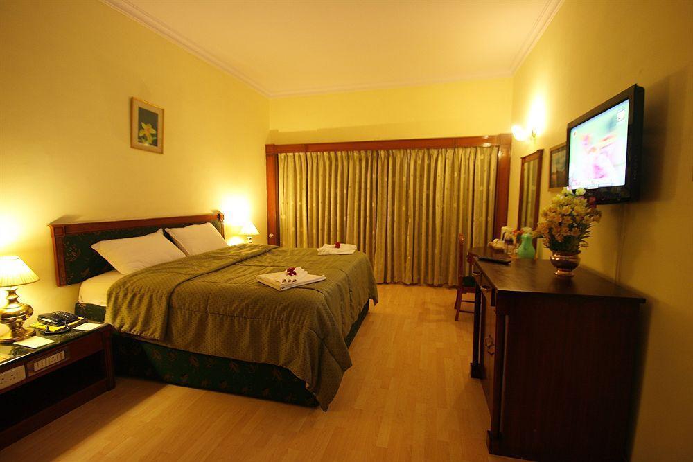 The Monarch Hotel Ooty Exteriör bild